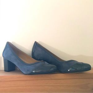 Trotters Women’s Phoebe Grey Block Heels with Suede Accents NWOT